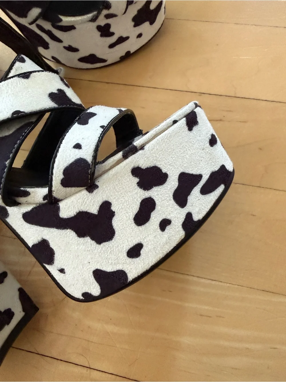 La Moda Black and White Stacked Platform Heels